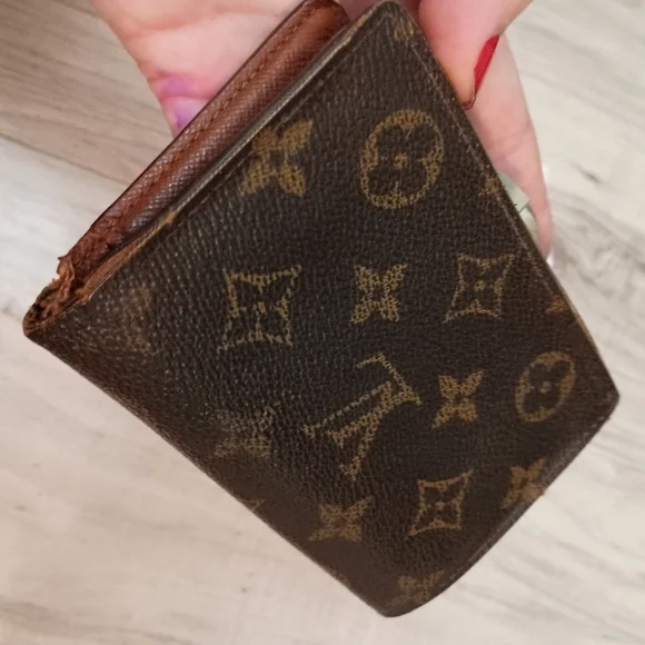 LOUIS VUITTON French Kisslock Wallet | Monogram - Picture 6 of 14